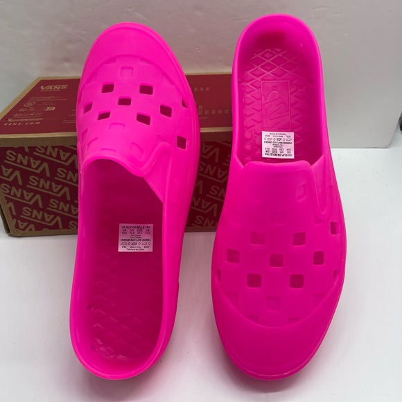 Vans Men’s Slip-On Mule Trk
Hot Pink
VN0005V8AFJ Vibrant Pink Slip-On Clogs - Picture 9 of 16